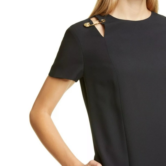 🖤💛 VERSACE Logo Baroque Safety Pin Shift Dress - Picture 3 of 13